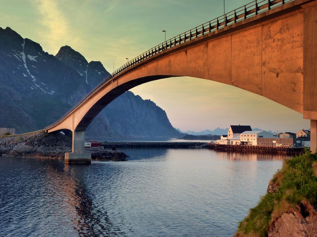 Fast Hotel Henningsvær Eksteriør billede